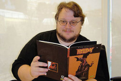 Guillermo del Toro, leyendo Hellboy